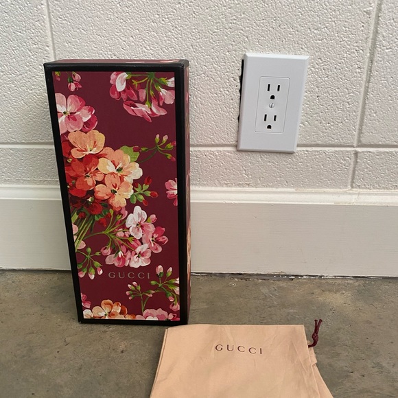 Collection of EMPTY boxes and bags from luxury designers - Picture 7 of 8